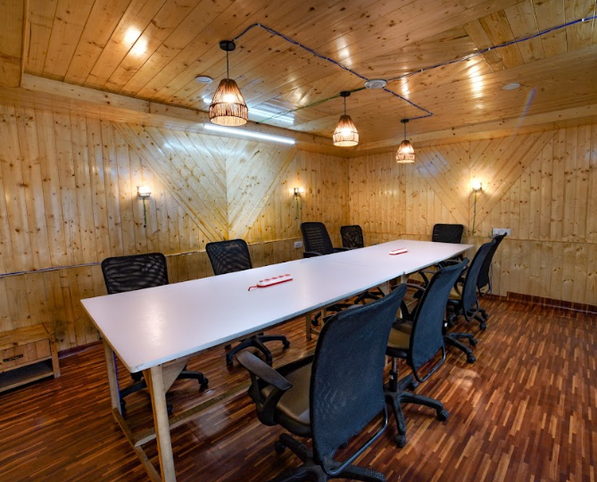 The image shows the coworking space in Naggar
