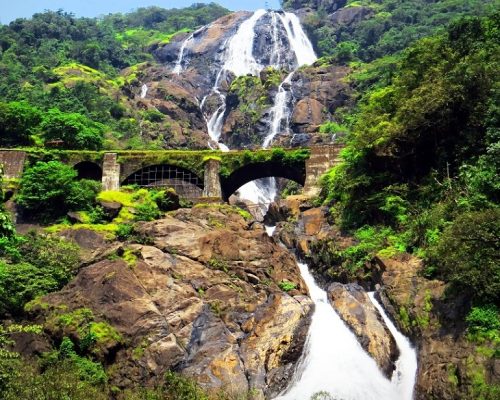 Dudhsagar-Waterfalls-in-Goa